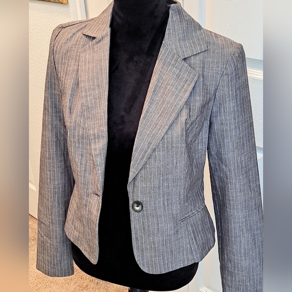 Petite Sophisticate Women's Linen Blend Blazer - Picture 7 of 7